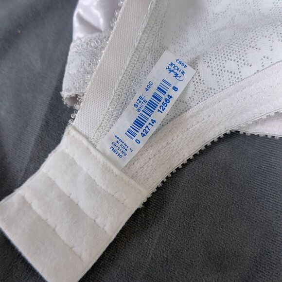 Playtex 40C Bra Wire Free Wide Comfort Straps White 4693 Back Closure Unlined - Picture 7 of 7